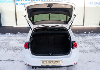 Подержанный автомобиль Volkswagen Golf Hatchback 2015 года (20 фото)