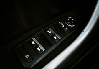 Подержанный автомобиль Peugeot 408 2013 года (12 фото)