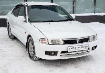 Подержанный автомобиль Mitsubishi Lancer Sedan 2000 года (8 фото)
