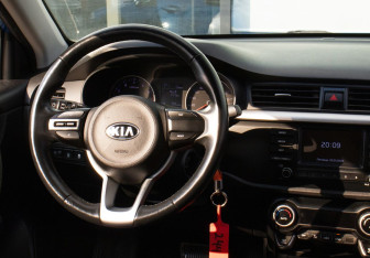 Подержанный автомобиль Kia Rio Sedan 2019 года (19 фото)