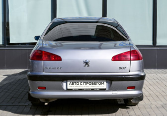 Подержанный автомобиль Peugeot 607 2000 года (4 фото)