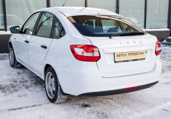 Подержанный автомобиль LADA (ВАЗ) Granta Liftback 2015 года (3 фото)