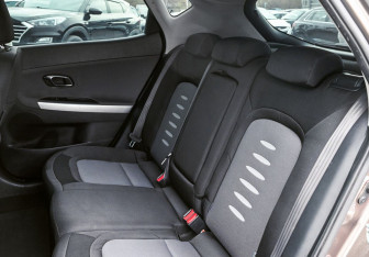 Подержанный автомобиль Kia Ceed Hatchback 2015 года (18 фото)