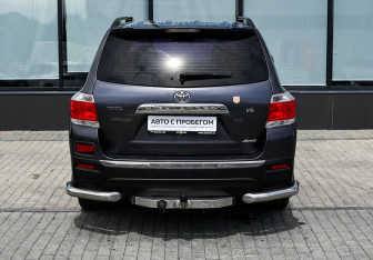 Подержанный автомобиль Toyota Highlander 2012 года (4 фото)
