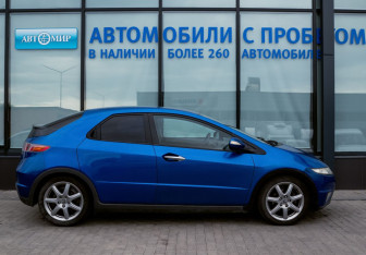 Подержанный автомобиль Honda Civic Hatchback 2007 года (6 фото)