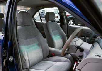 Подержанный автомобиль Toyota Prius Sedan 2001 года (13 фото)