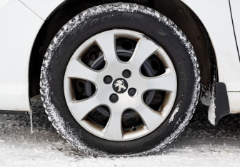 Подержанный автомобиль Peugeot 408 2014 года (20 фото)