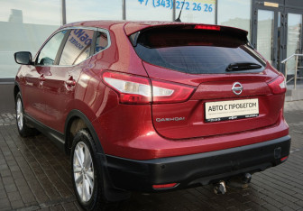 Подержанный автомобиль Nissan Qashqai 2014 года (3 фото)