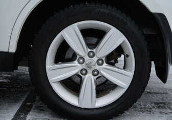 Подержанный автомобиль Peugeot 4007 2012 года (21 фото)