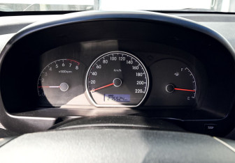 Подержанный автомобиль Hyundai Elantra Sedan 2010 года (9 фото)