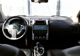 Подержанный автомобиль Nissan X-Trail 2011 года (20 фото)