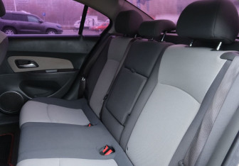 Подержанный автомобиль Chevrolet Cruze Sedan 2010 года (17 фото)
