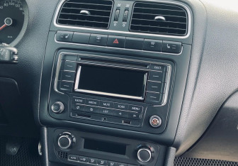 Подержанный автомобиль Volkswagen Polo Sedan 2013 года (12 фото)