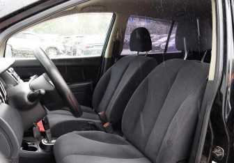 Подержанный автомобиль Nissan Tiida Hatchback 2011 года (16 фото)