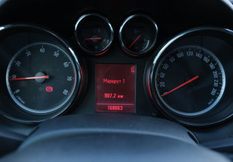 Подержанный автомобиль Opel Astra Hatchback 2011 года (15 фото)