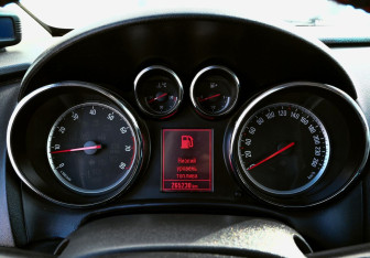 Подержанный автомобиль Opel Astra Hatchback 2012 года (9 фото)