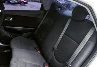 Подержанный автомобиль Kia Rio Sedan 2015 года (17 фото)