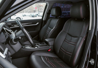 Подержанный автомобиль DongFeng AX7 2018 года (9 фото)