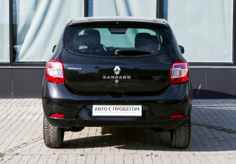 Подержанный автомобиль Renault Sandero 2015 года (4 фото)
