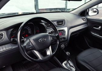 Подержанный автомобиль Kia Rio Sedan 2013 года (9 фото)