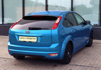 Подержанный автомобиль Ford Focus Hatchback 2005 года (5 фото)