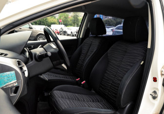 Подержанный автомобиль Mazda 2 Hatchback 2008 года (14 фото)