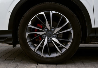 Подержанный автомобиль Geely Coolray 2022 года (23 фото)