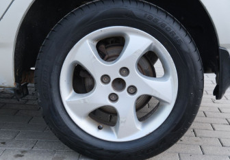 Подержанный автомобиль Toyota Corolla Sedan 2005 года (20 фото)