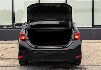 Подержанный автомобиль Toyota Corolla Sedan 2015 года (19 фото)