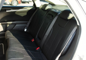Подержанный автомобиль Ford Mondeo Sedan 2015 года (16 фото)