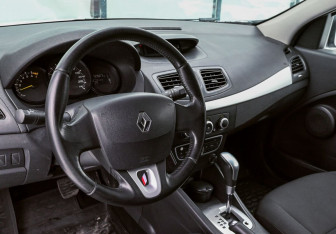 Подержанный автомобиль Renault Megane Hatchback 2012 года (10 фото)