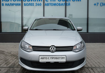 Подержанный автомобиль Volkswagen Polo Sedan 2012 года (8 фото)