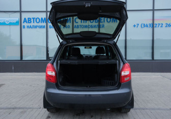 Подержанный автомобиль Skoda Fabia Hatchback 2011 года (17 фото)
