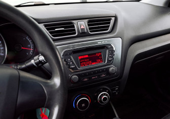 Подержанный автомобиль Kia Rio Sedan 2012 года (10 фото)