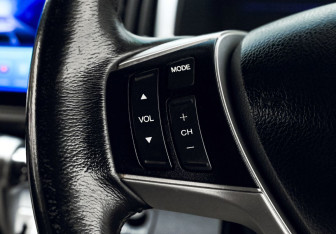 Подержанный автомобиль Honda Stepwgn 2014 года (11 фото)