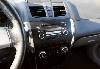 Подержанный автомобиль Suzuki SX4 Sedan 2011 года (10 фото)