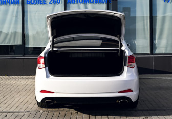 Подержанный автомобиль Hyundai i40 Sedan 2014 года (18 фото)