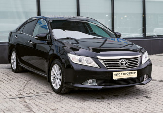 Подержанный автомобиль Toyota Camry Sedan 2013 года (7 фото)