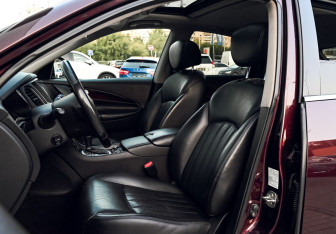Подержанный автомобиль Infiniti QX50 2015 года (16 фото)