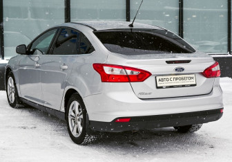 Подержанный автомобиль Ford Focus Sedan 2012 года (3 фото)