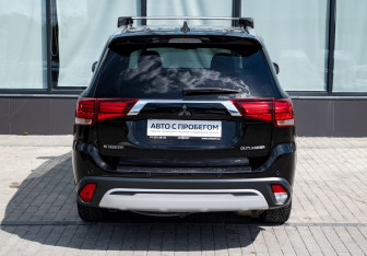 Подержанный автомобиль Mitsubishi Outlander 2018 года (4 фото)