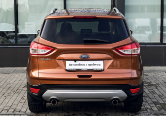 Подержанный автомобиль Ford Kuga 2015 года (4 фото)