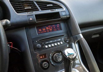 Подержанный автомобиль Peugeot 3008 2012 года (13 фото)