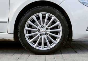 Подержанный автомобиль Skoda Superb Liftback 2011 года (21 фото)