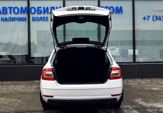 Подержанный автомобиль Skoda Octavia Liftback 2017 года (18 фото)