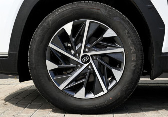 Подержанный автомобиль Hyundai Tucson 2023 года (21 фото)