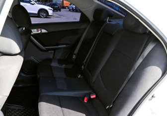 Подержанный автомобиль Kia Cerato Sedan 2010 года (16 фото)