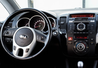 Подержанный автомобиль Kia Venga 2014 года (12 фото)