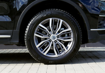 Подержанный автомобиль Geely Atlas Pro 2022 года (21 фото)