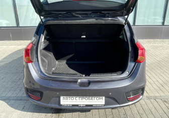 Подержанный автомобиль Kia Ceed Hatchback 2017 года (16 фото)